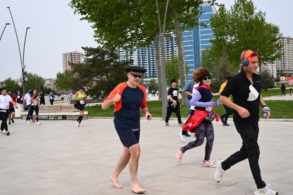 Küləyə qarşı qaçıb qalib oldular - YENİLƏNİB (FOTOLAR)