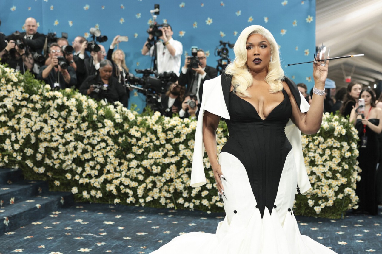 "Met Gala"nın ulduzları qırmızı xalıda - FOTOLAR