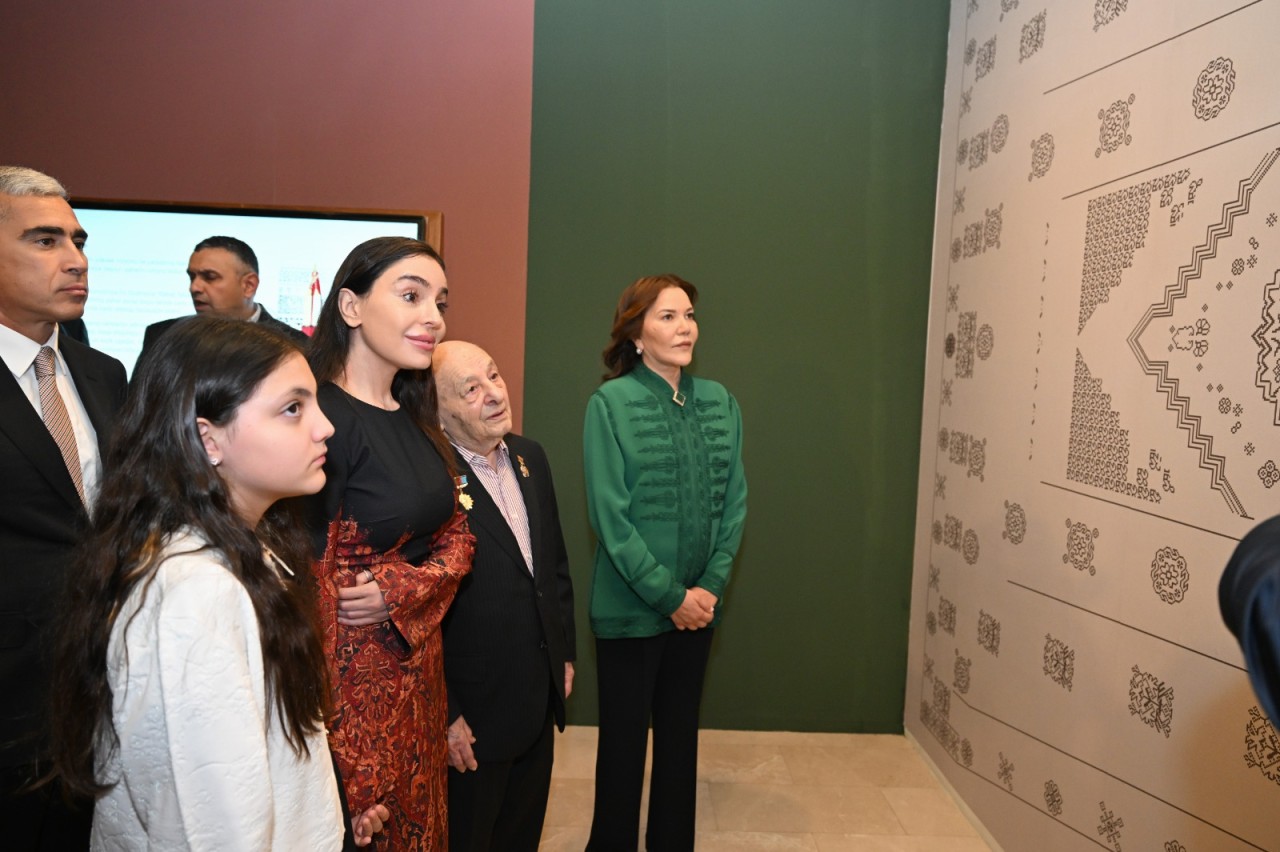 Leyla və Arzu Əliyevalar “Rabat xalça sənəti” sərgisində - FOTOLAR