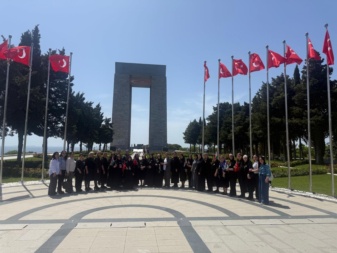 Şəhid ailələri Çanaqqalanı ziyarət ediblər - FOTOLAR