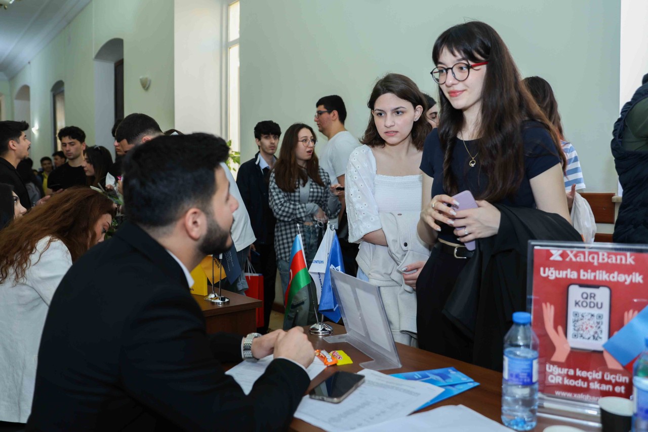 UNEC-də XVI Karyera Yarmarkası keçirilib - FOTOLAR