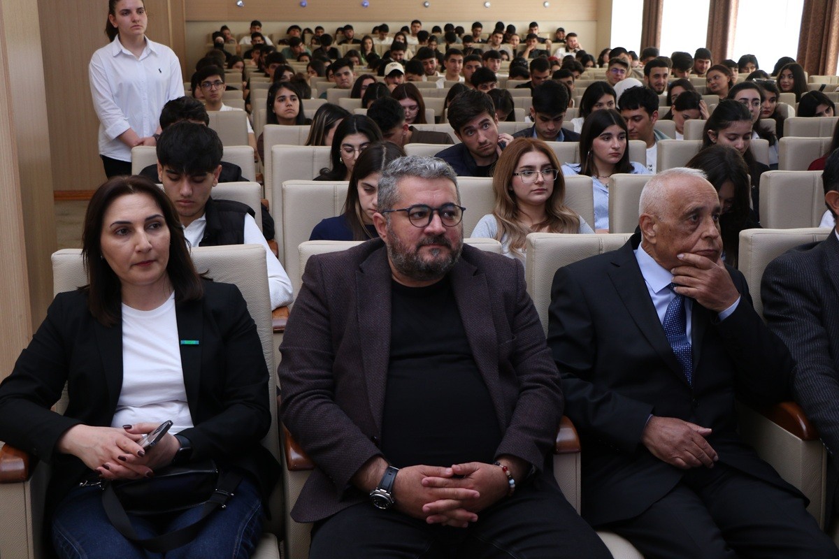 İctimai Şuranın üzvləri AzMİU-da olublar - FOTOLAR