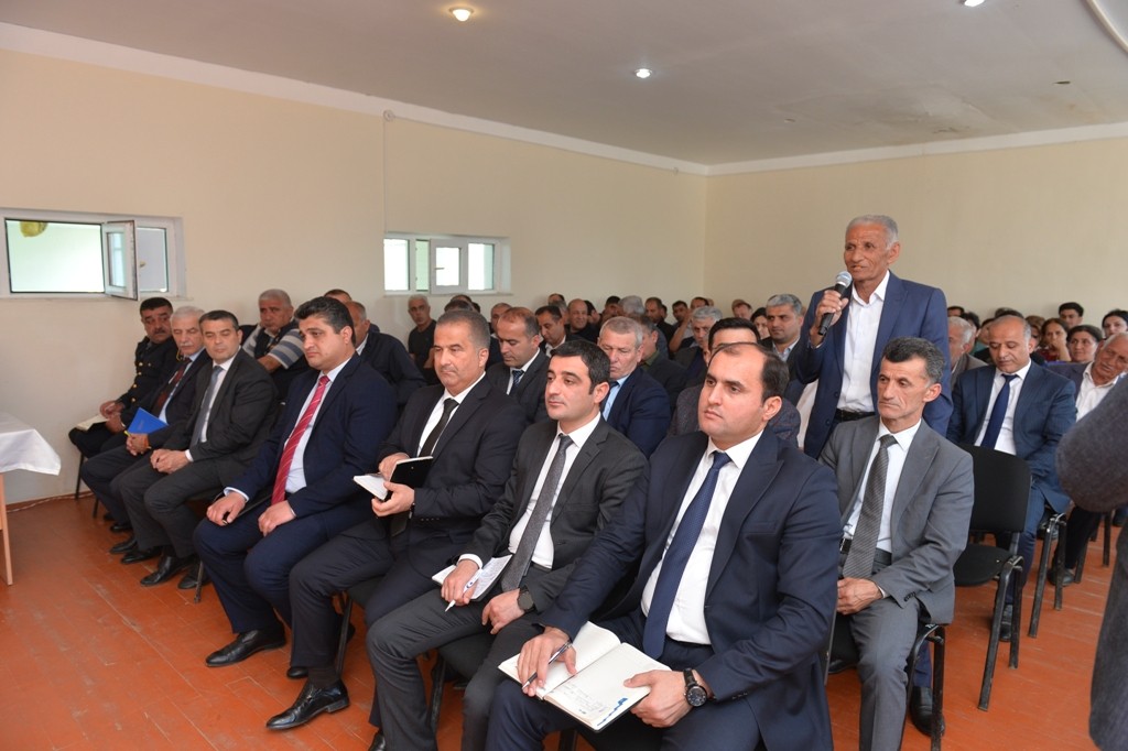 Taleh Qaraşov sakinlərin problemlərini dinləyib - FOTOLAR