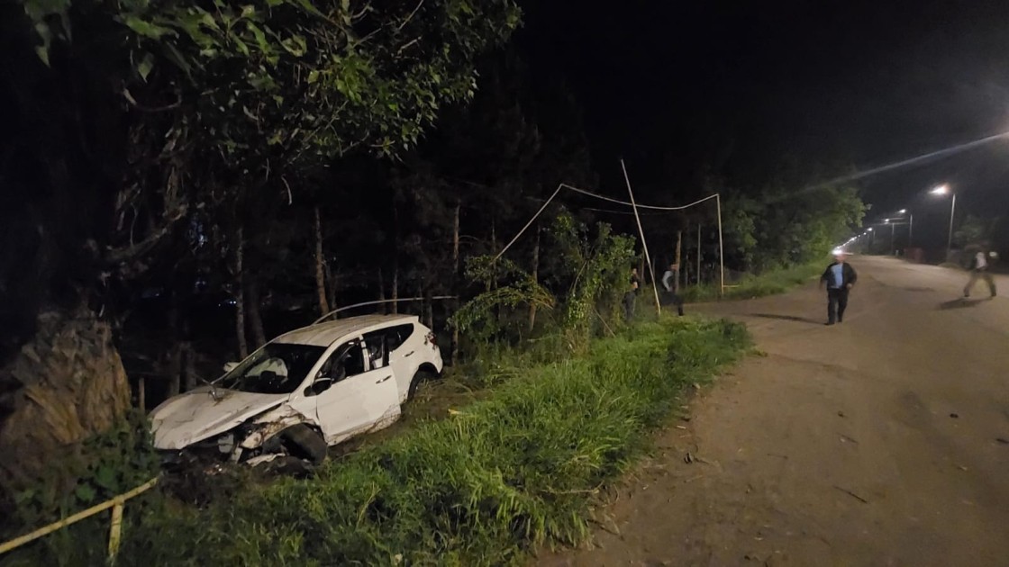 Avtomobil kanala aşdı - Xəsarət alan var (FOTO)