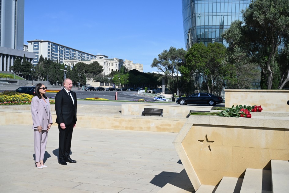 Prezidentlə xanımı faşizmlə mübarizədə həlak olanların xatirəsini anıblar - YENİLƏNİB (FOTOLAR)