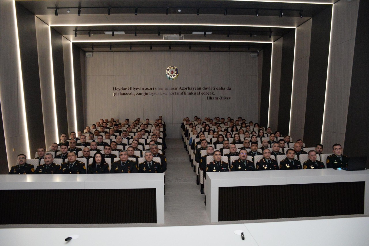 Ədliyyə Nazirliyinin rəhbərliyi Heydər Əliyevin məzarını ziyarət edib - FOTOLAR