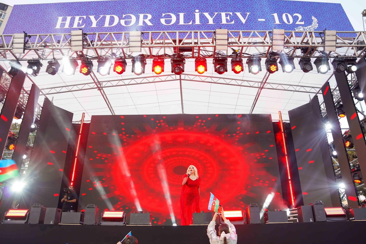 Abşeronda Heydər Əliyevin anadan olmasının 102-ci ildönümü münasibətilə konsert keçirilib - FOTOLAR