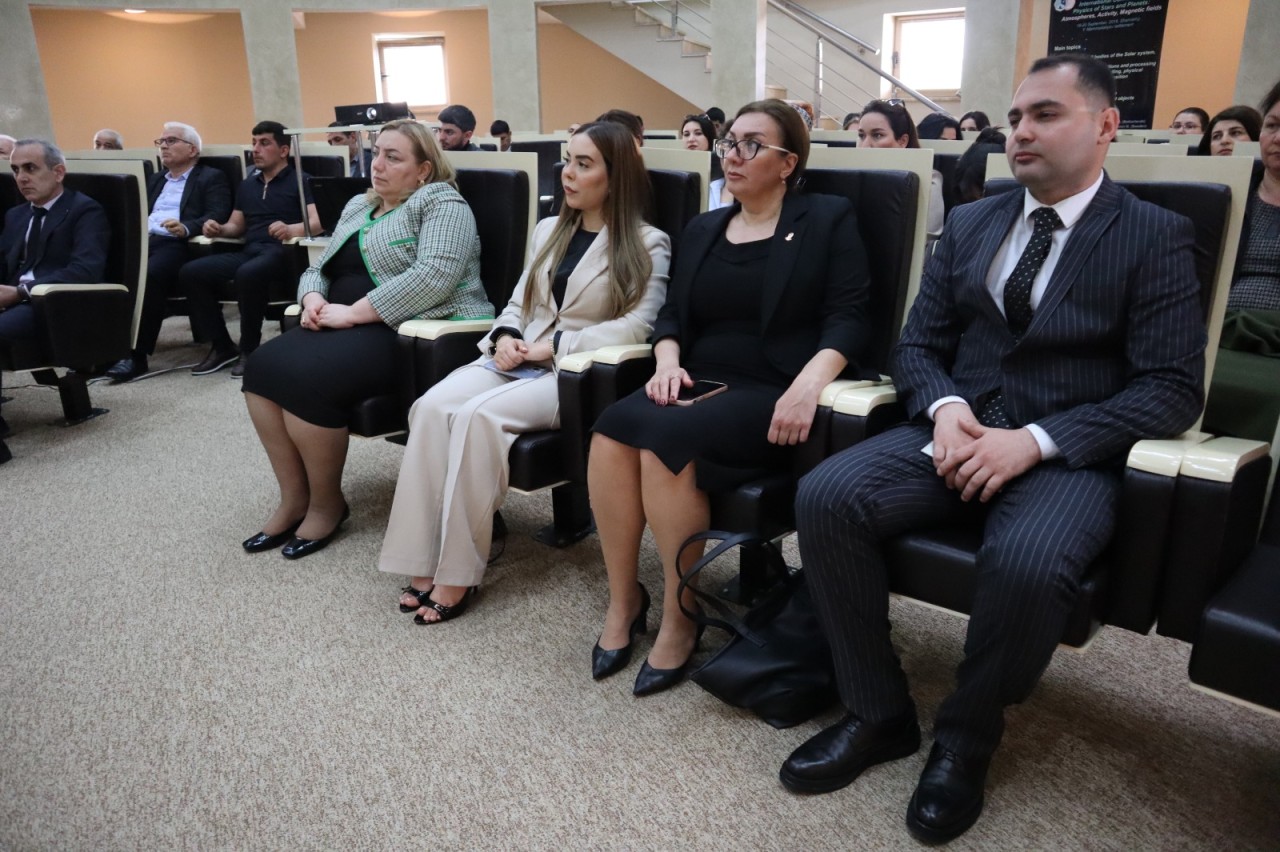 YAP Yasamal rayon təşkilatı Heydər Əliyevlə bağlı konfrans keçirib - FOTOLAR