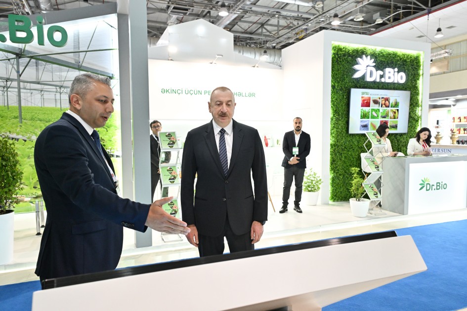 İlham Əliyev Bakı Ekspo Mərkəzində sərgilərlə tanış oldu - YENİLƏNİB (FOTOLAR)