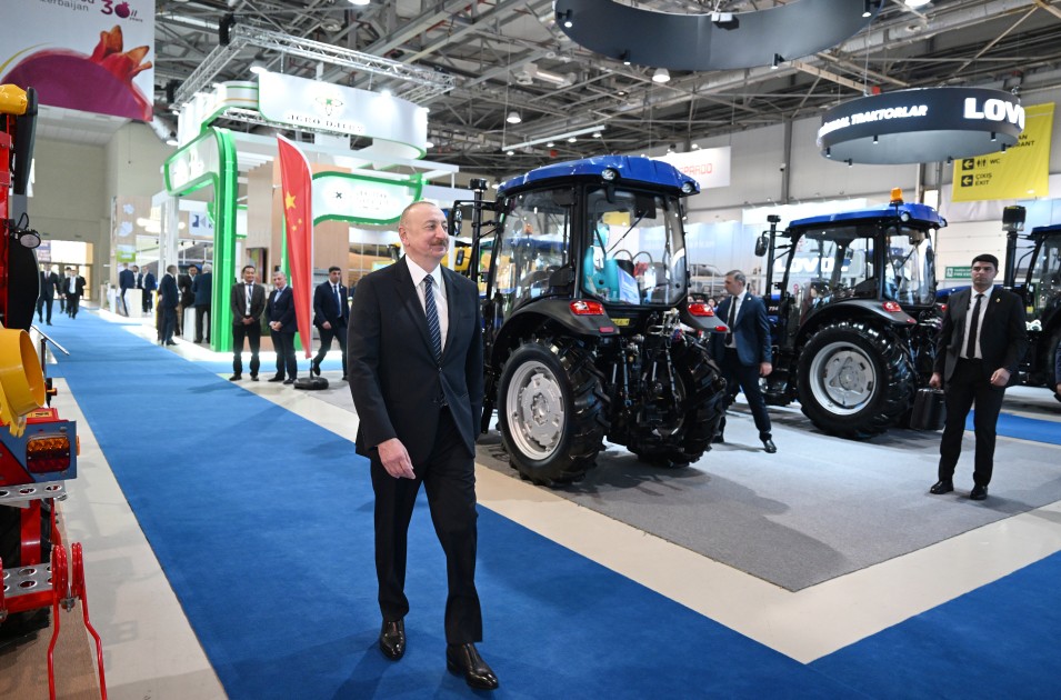 İlham Əliyev Bakı Ekspo Mərkəzində sərgilərlə tanış oldu - YENİLƏNİB (FOTOLAR)