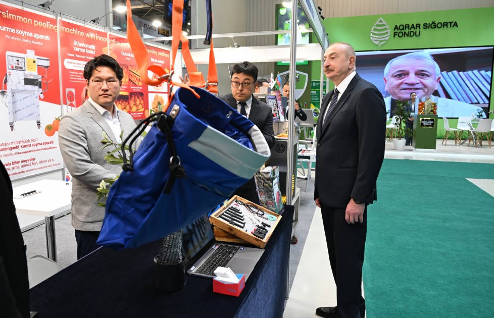 İlham Əliyev Bakı Ekspo Mərkəzində sərgilərlə tanış oldu - YENİLƏNİB (FOTOLAR)