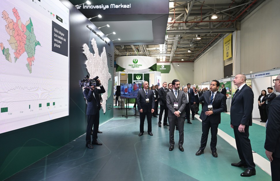 İlham Əliyev Bakı Ekspo Mərkəzində sərgilərlə tanış oldu - YENİLƏNİB (FOTOLAR)