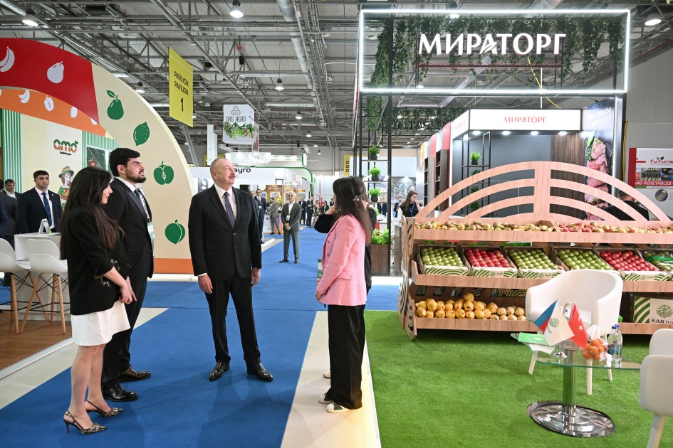 İlham Əliyev Bakı Ekspo Mərkəzində sərgilərlə tanış oldu - YENİLƏNİB (FOTOLAR)