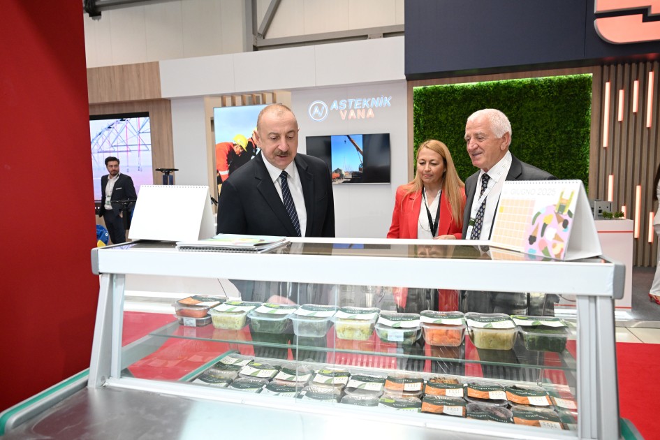 İlham Əliyev Bakı Ekspo Mərkəzində sərgilərlə tanış oldu - YENİLƏNİB (FOTOLAR)