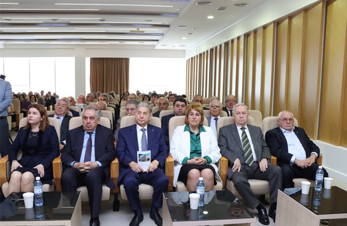 Akademik Telman Əliyevin 90 illik yubileyi beynəlxalq konfransın açılış mərasimində qeyd olunub - FOTOLAR