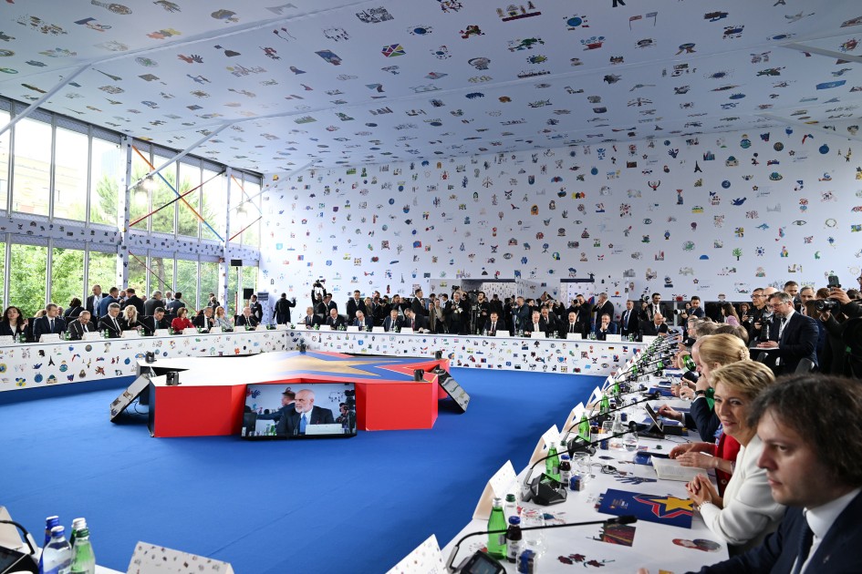 İlham Əliyev Zirvə toplantısının açılış plenar sessiyasında - FOTOLAR