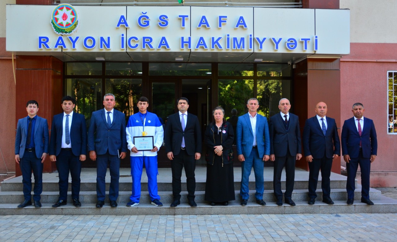 Seymur Orucov dünya çempionunu təltif etdi - FOTOLAR