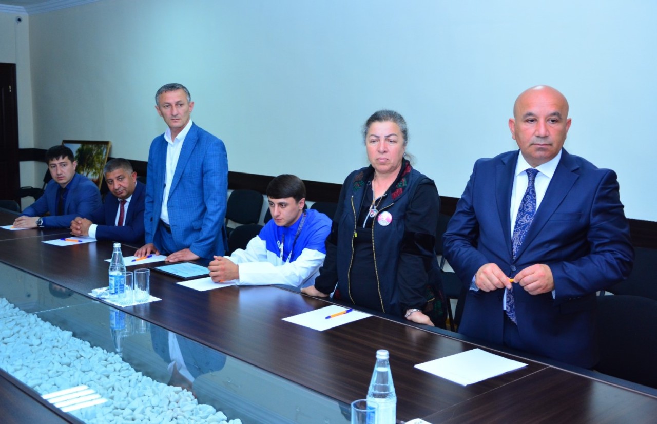 Seymur Orucov dünya çempionunu təltif etdi - FOTOLAR