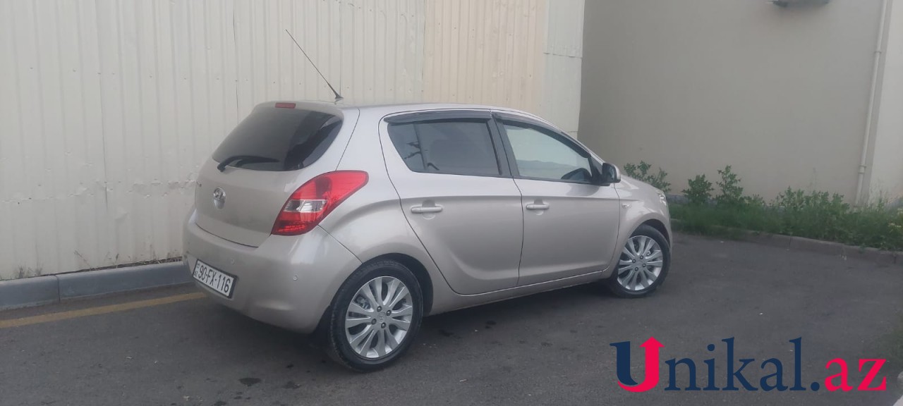 Qadın sürücü maşınla azyaşlını vurdu - FOTO