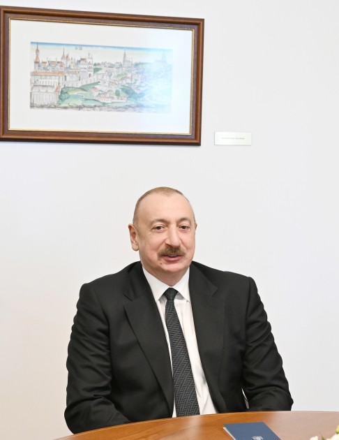 İlham Əliyevin Orbanla məhdud tərkibdə görüşü oldu - FOTOLAR