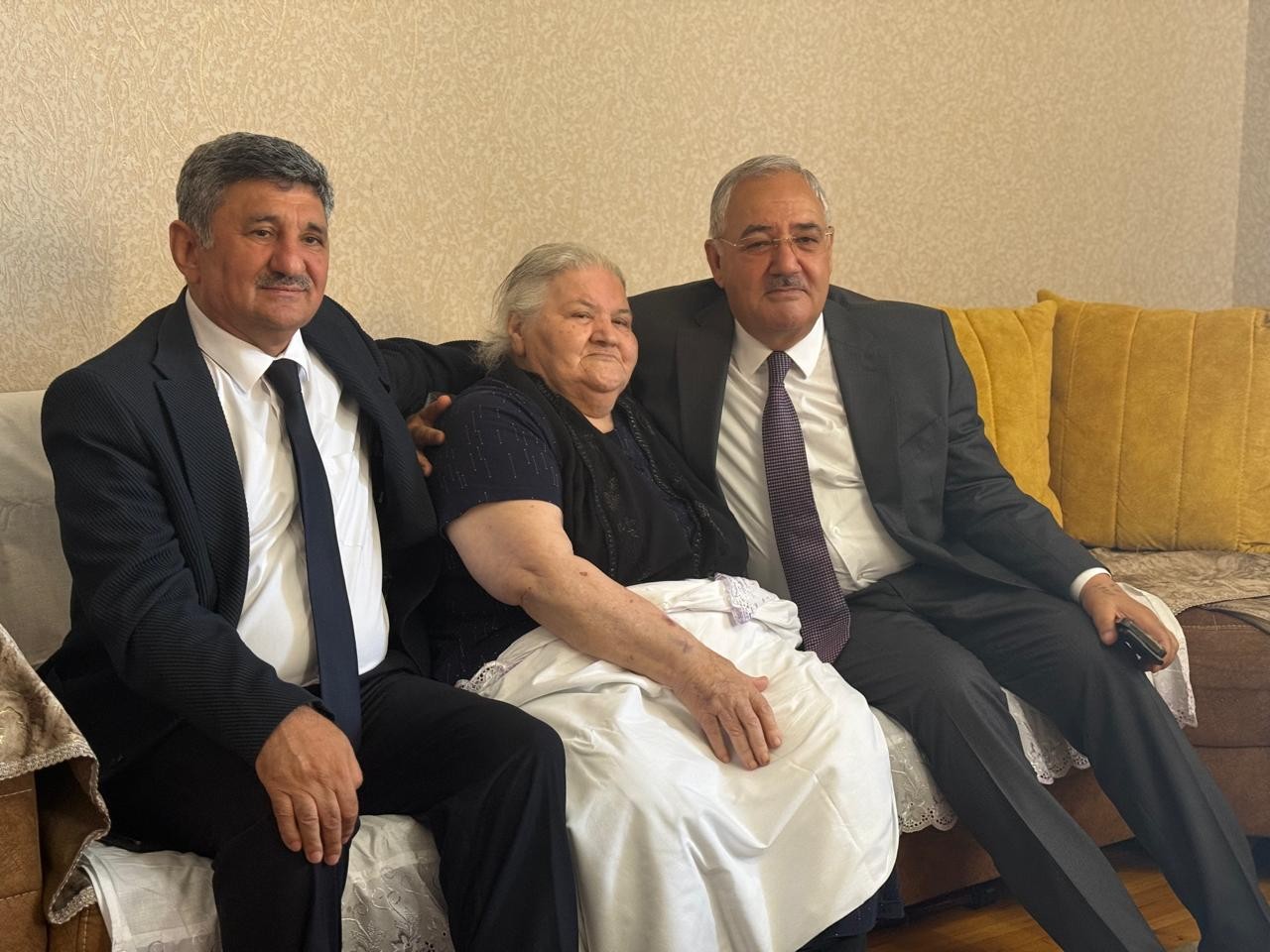 Vaqif Həsənov köçkün şəhərciyində qəbul keçirdi - FOTOLAR