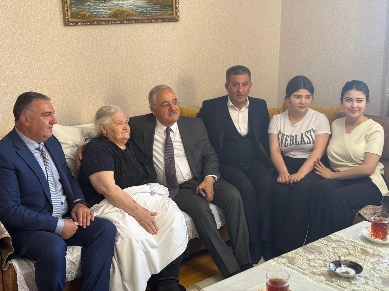 Vaqif Həsənov köçkün şəhərciyində qəbul keçirdi - FOTOLAR