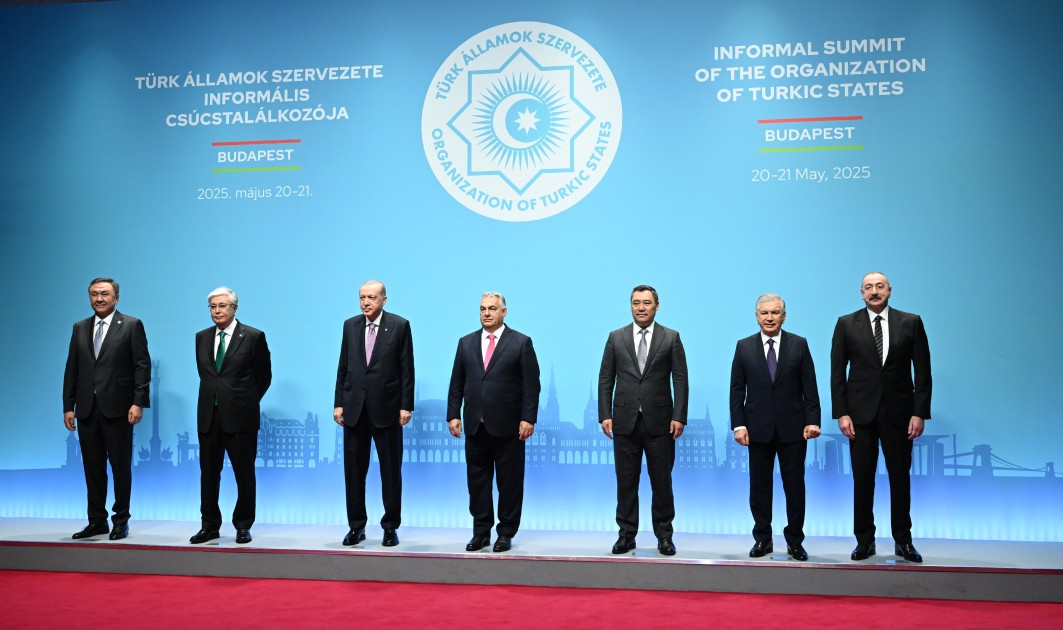 İlham Əliyev Budapeştdə TDT-nin qeyri-rəsmi iclasında - FOTOLAR (YENİLƏNİB)