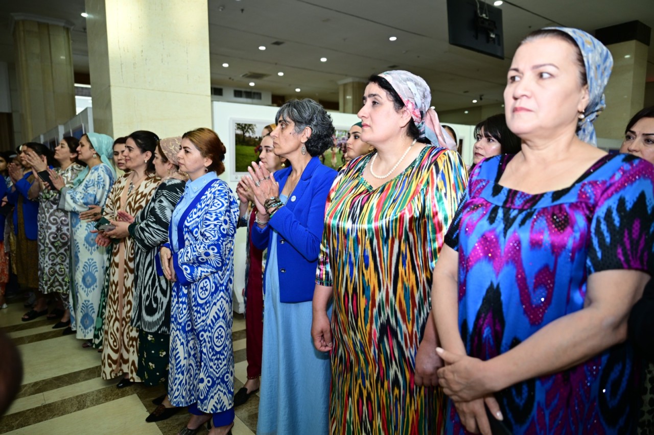Nazir Düşənbədə sərginin açılışında iştirak edib - FOTOLAR