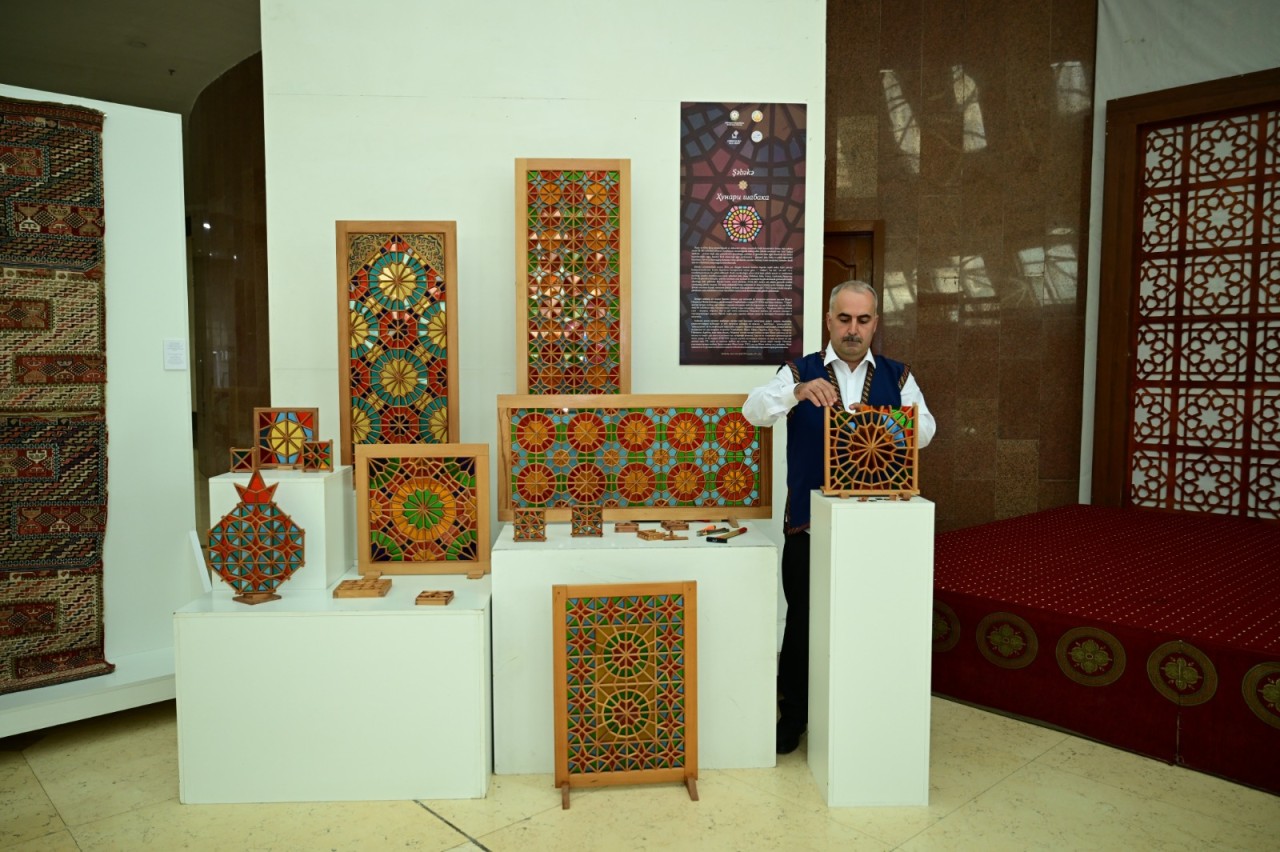 Nazir Düşənbədə sərginin açılışında iştirak edib - FOTOLAR
