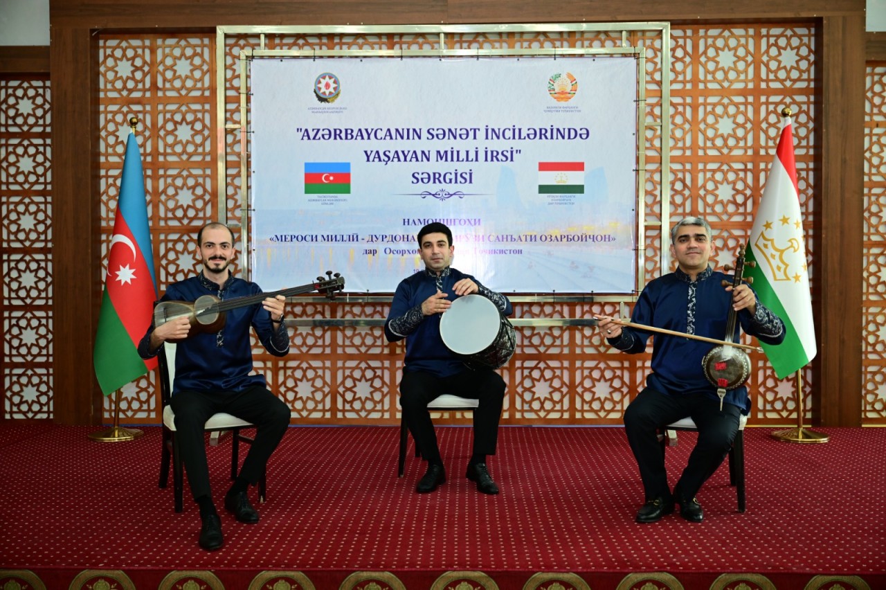 Nazir Düşənbədə sərginin açılışında iştirak edib - FOTOLAR