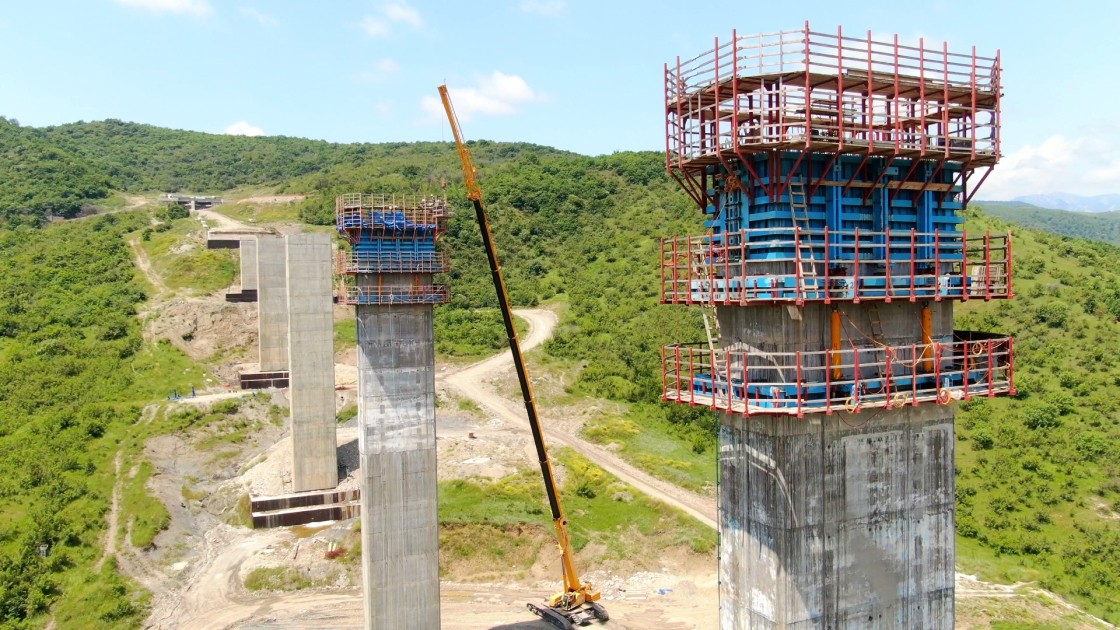 İlham Əliyev Muğanlı-İsmayıllı-Qəbələ yolundakı işlərlə tanış oldu - VİDEO