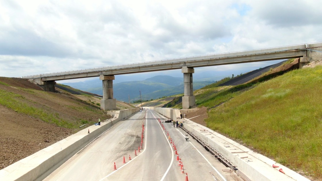İlham Əliyev Muğanlı-İsmayıllı-Qəbələ yolundakı işlərlə tanış oldu - VİDEO