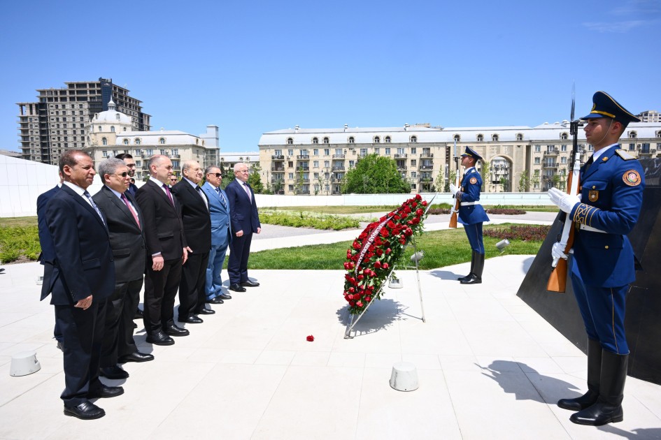 Misir Senatının sədri Zəfər parkında - FOTOLAR