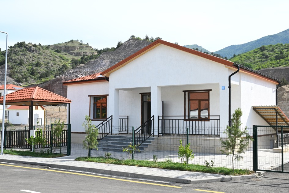 Prezident Laçının Bəylik kəndinin açılışında - FOTOLAR