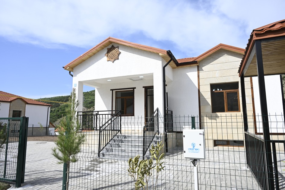 Prezident Laçının Bəylik kəndinin açılışında - FOTOLAR