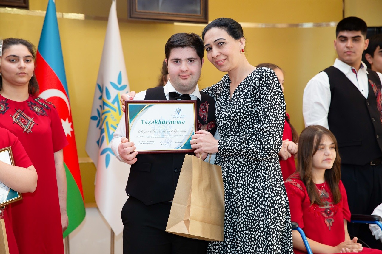 YAP Xətai rayon təşkilatı onları sevindirdi - FOTOLAR