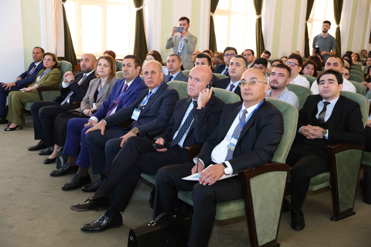 UNEC-də beynəlxalq forum keçirilib - FOTOLAR