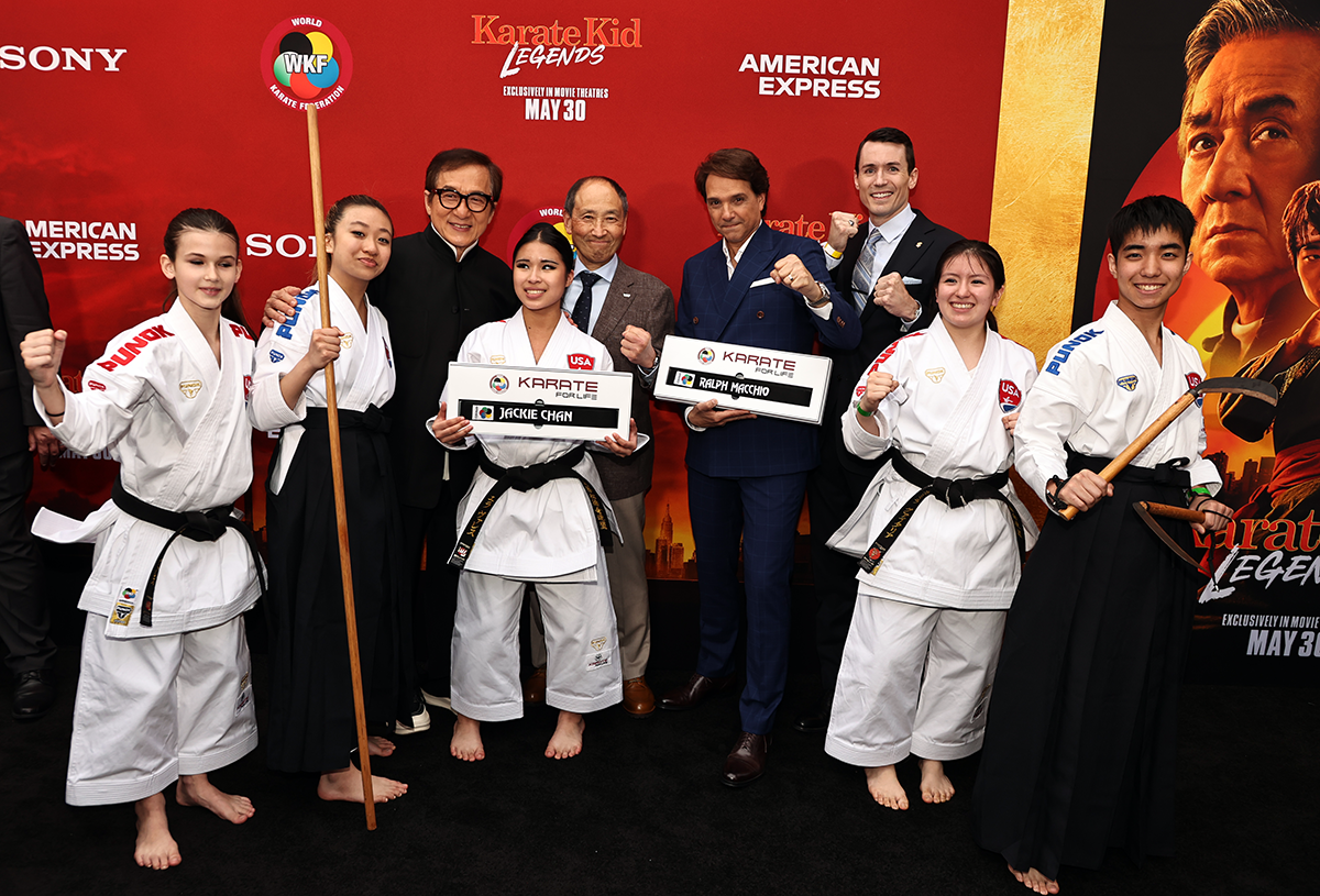 Ceki Çan karate üzrə qara kəmər alıb - FOTO