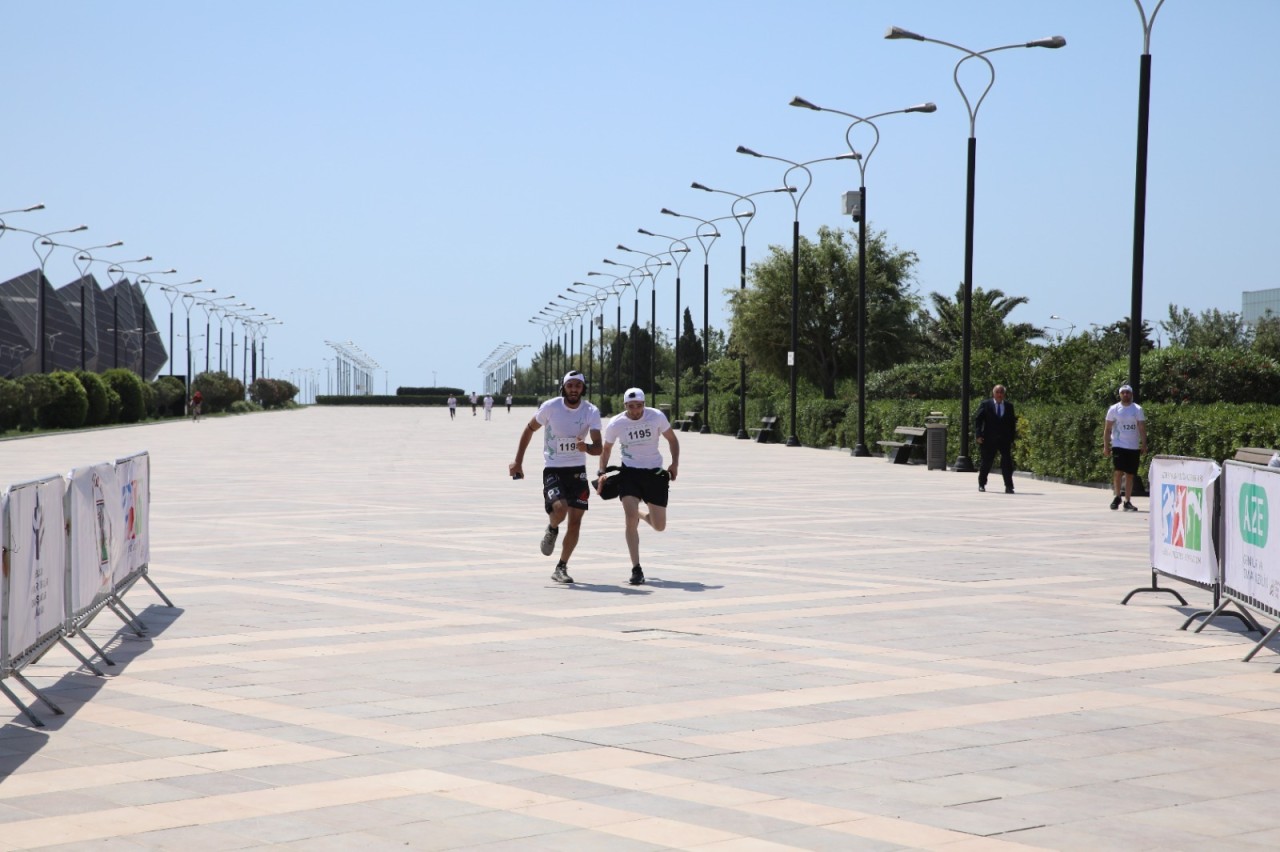 AHİK-in üzv təşkilatı Bakıda qaçış yarışı təşkil edib - FOTOLAR