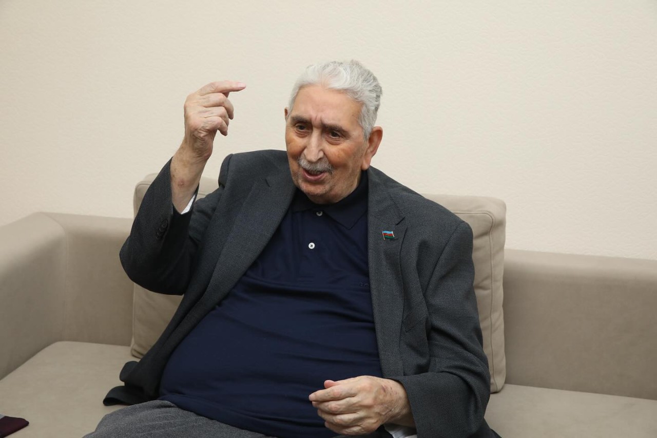 Həmkarlar ittifaqının nümayəndələri Arif Babayevi ziyarət ediblər - FOTOLAR