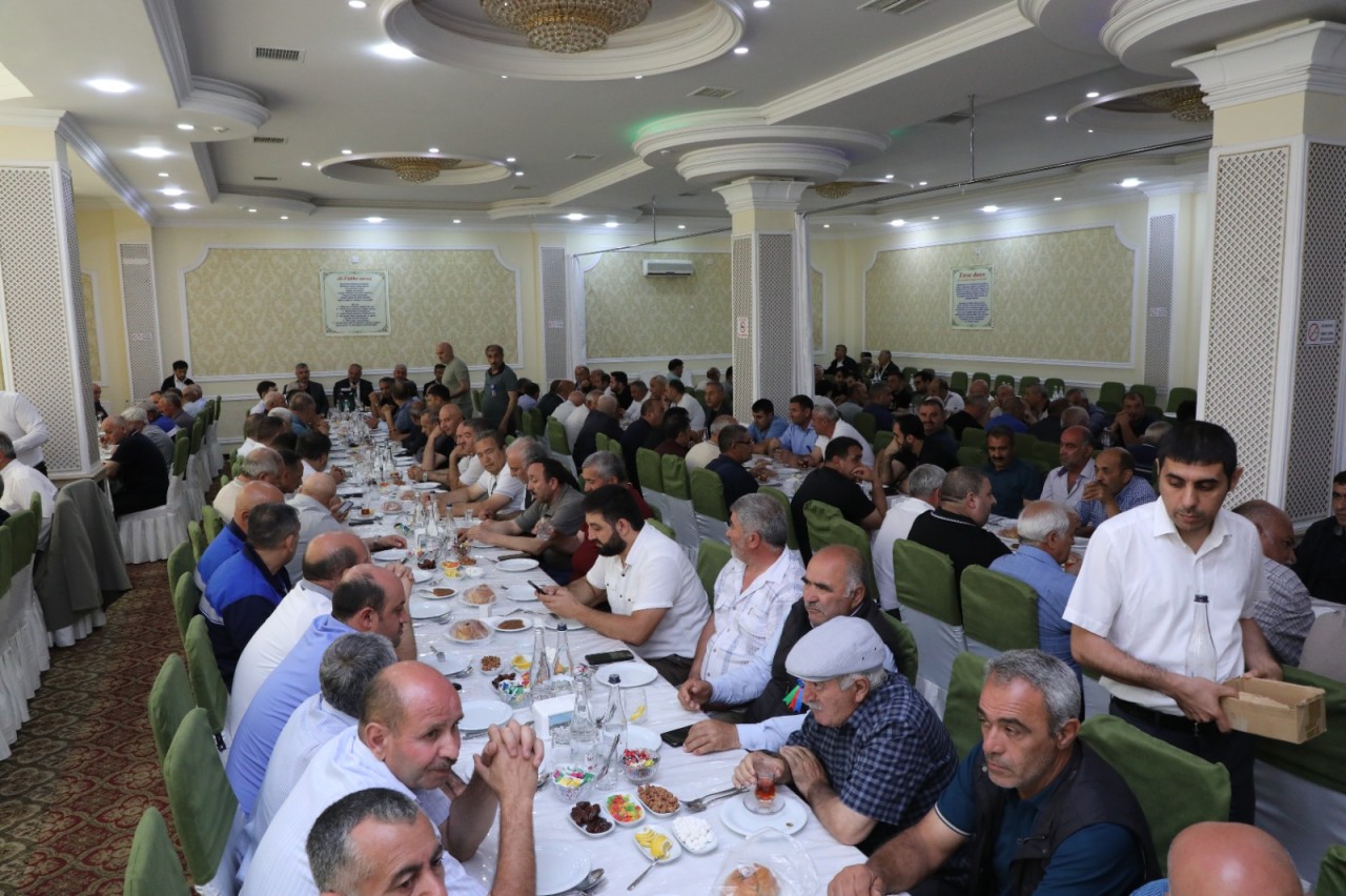 İcra başçısı Adil Əliyev şəhidin dəfn mərasimində iştirak etdi - FOTOLAR (YENİLƏNİB)