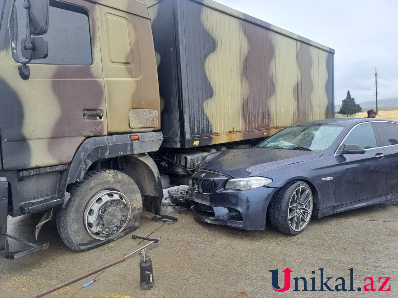 Göygöldə "BMW" hərbi maşına çırpıldı - FOTO