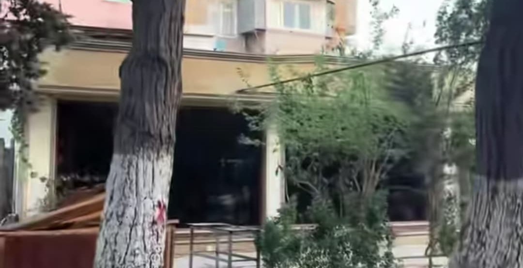 "Şəki" restoranının yanındakı "Xal-Xal" da sökülür - FOTOLAR
