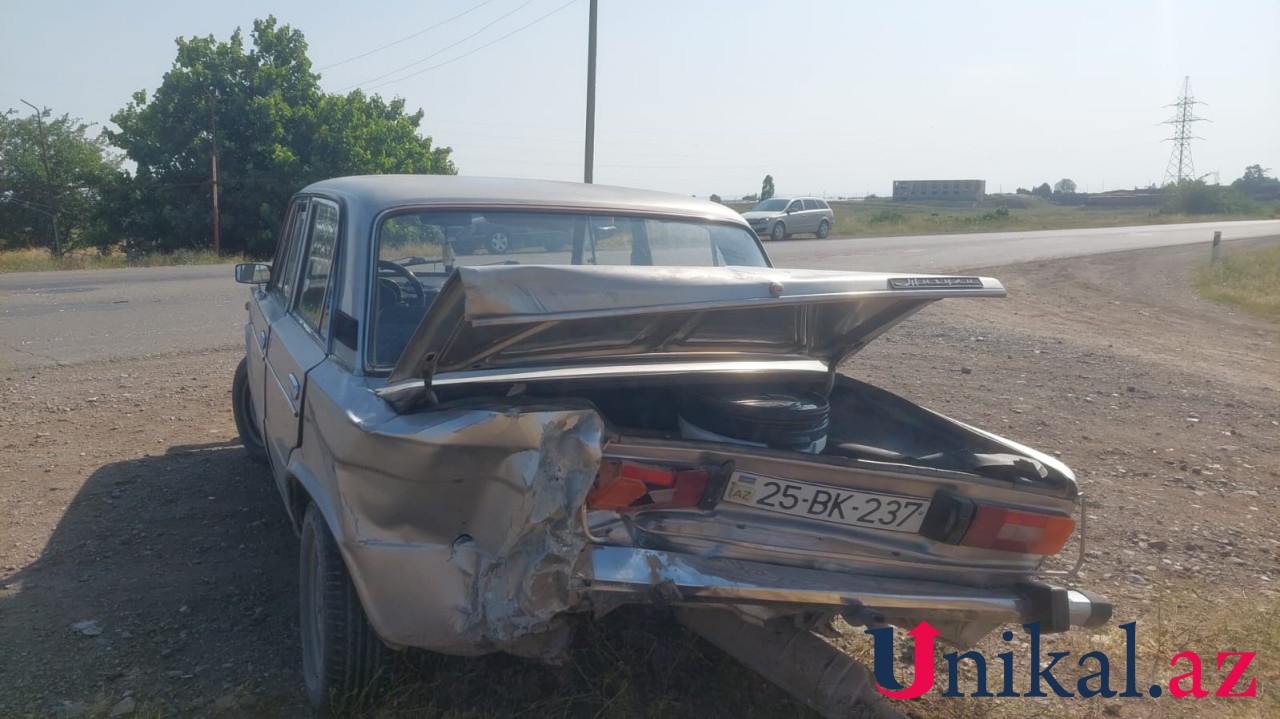 Göygöldə "VAZ" "Mercedes"lə toqquşdu - FOTOLAR
