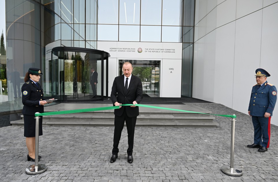İlham Əliyev Gömrük Komitəsinin yeni binasının açılışını etdi - FOTOLAR