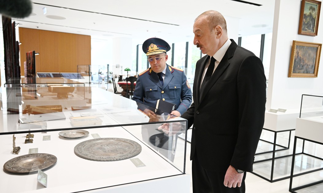 İlham Əliyev Gömrük Komitəsinin yeni binasının açılışını etdi - FOTOLAR