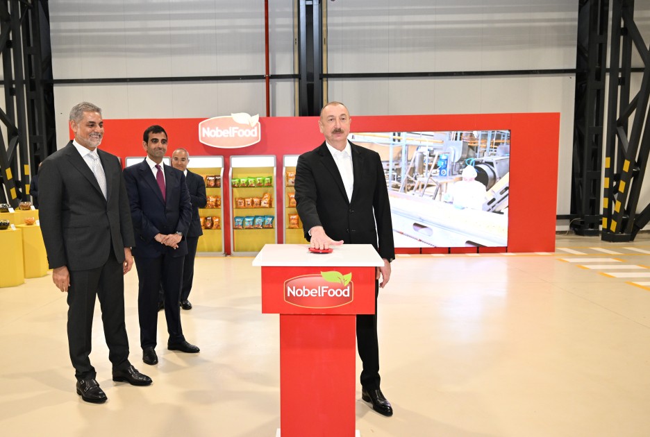 İlham Əliyev Bakıda zavodun açılışında - FOTOLAR