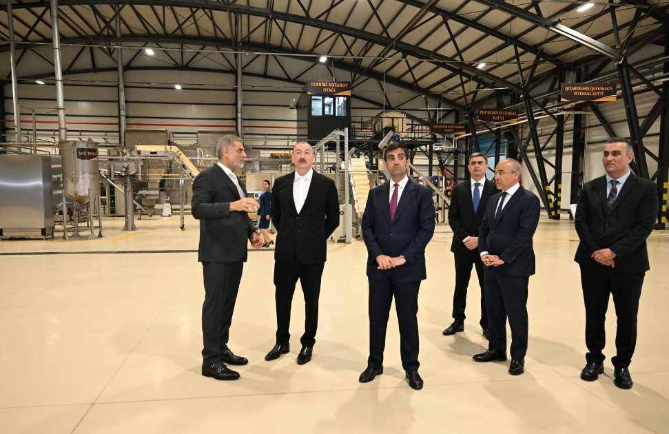 İlham Əliyev Bakıda zavodun açılışında - FOTOLAR