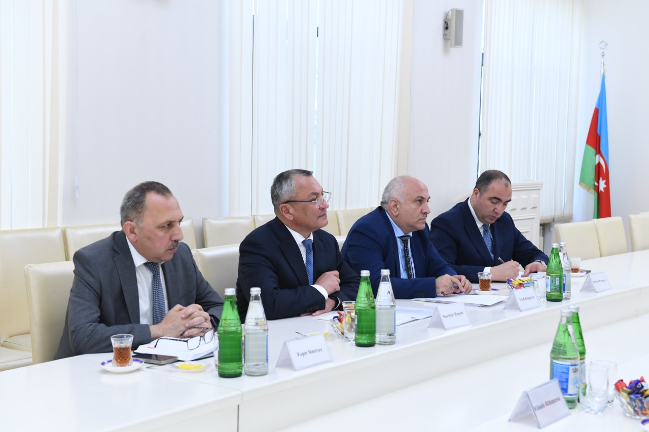 Rövşən Rzayev xarici jurnalistlərlə görüşdü - FOTOLAR