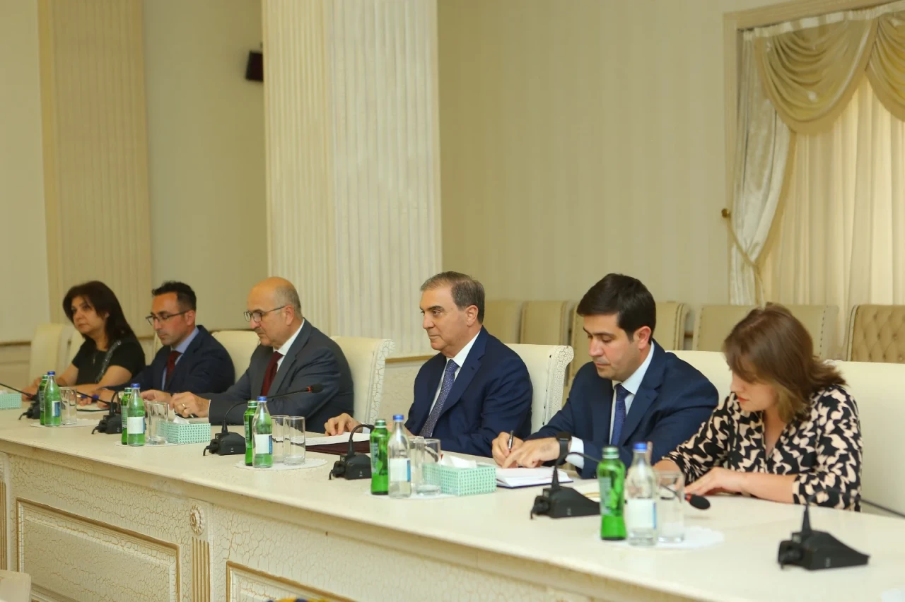 Niyazi Bayramov məzun olan şəhid övladları ilə görüşdü - FOTOLAR